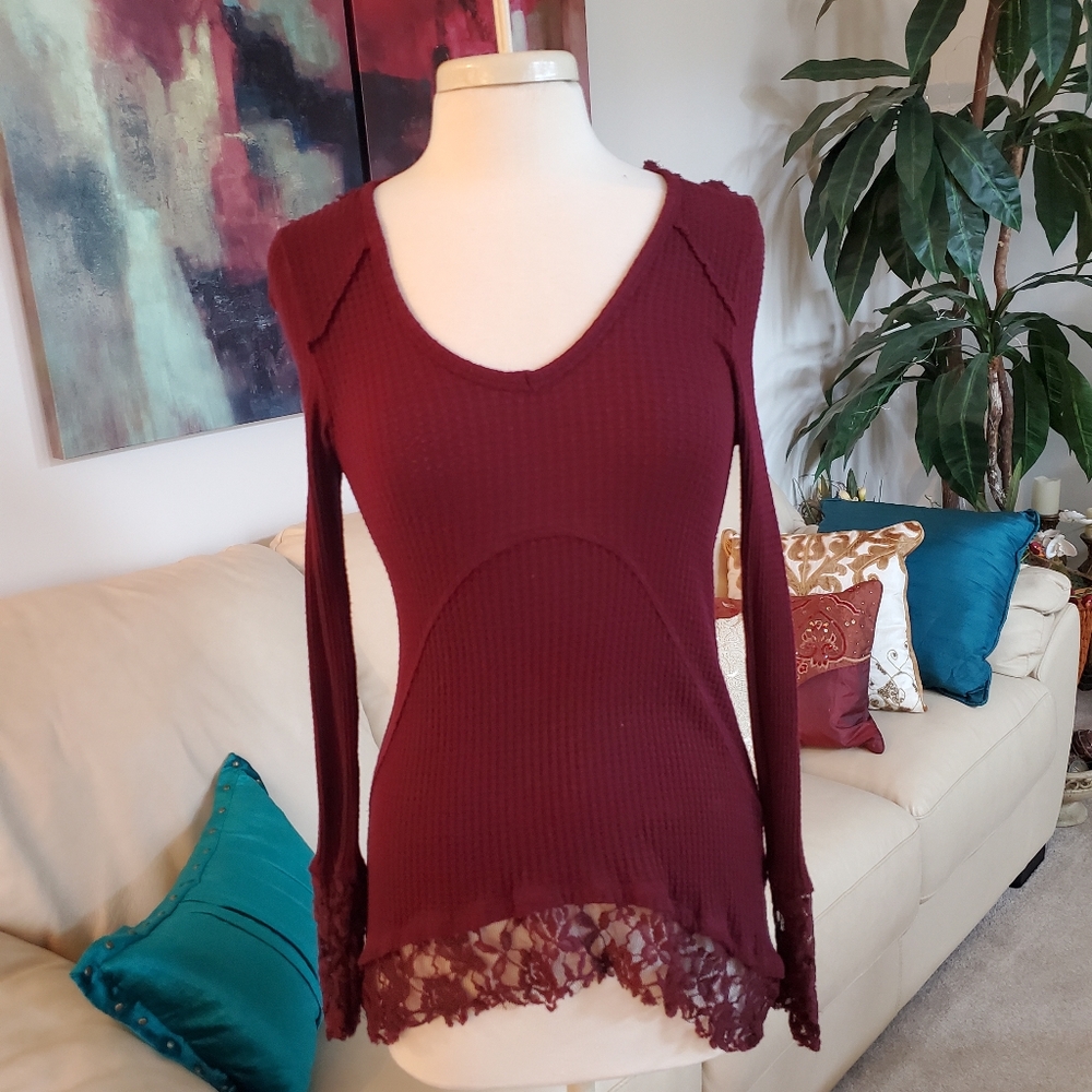 EUC Maurices Waffle Weave  Lace Top